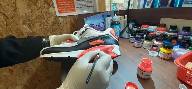 sneaker lounge website